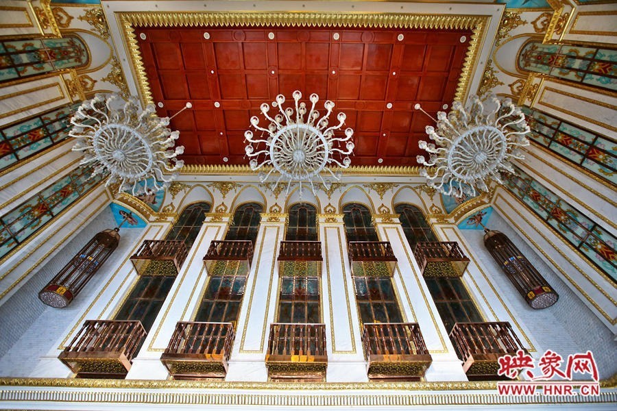 内部装修奢华。