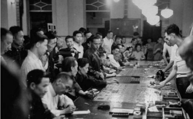 他是真正的澳门赌王,曾一口气输掉10亿,临终四