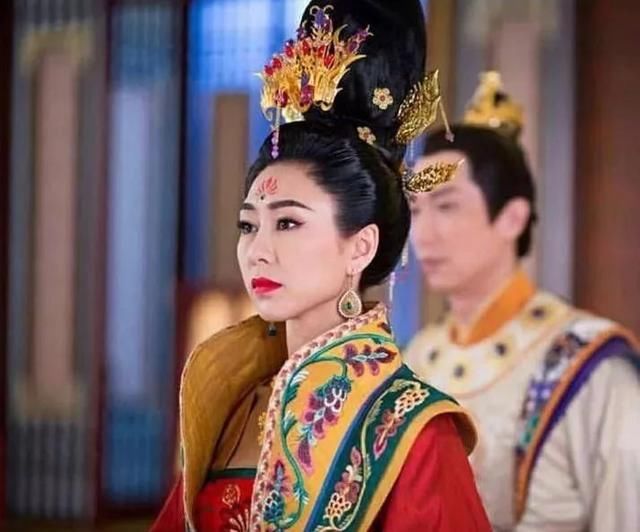 也只是一个普通的女性,为了能够独霸夫君的爱,不惜多次陷害栽赃郑昭仪