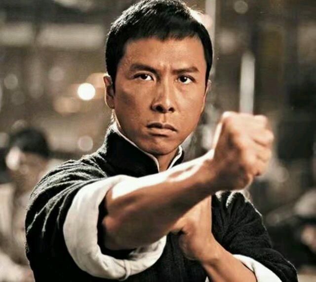 甄子丹曾被主持人讽美国国籍,现场怼回去,我是