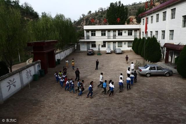 考老师好还是公务员好?