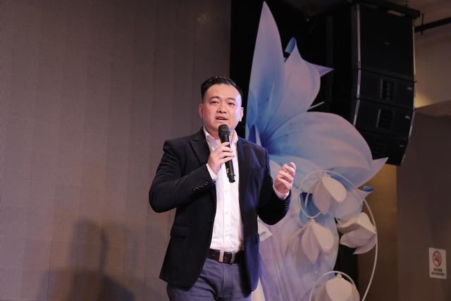 众电竞大咖齐聚现场,综皇学院年度颁奖盛典圆