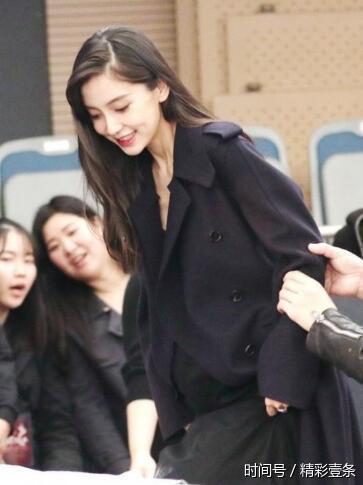 黄晓明首晒杨颖孕照 杨颖在发布会把小海绵, 热