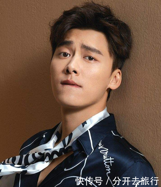 李易峰公布恋情,不是赵丽颖,李沁?而是毫不起