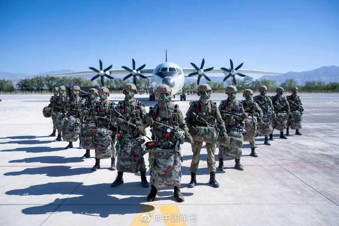 14年前空降兵惊天一跳让人热泪盈眶!祝中国空降兵72岁生日快乐_北京时间