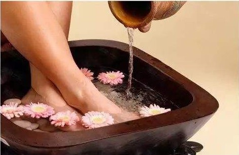 脚气烂脚丫怎么治疗 脚气用什么药膏效果最好