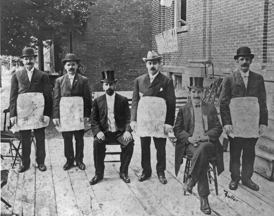 为屠杀600万犹太人,德国知识分子至少用400年