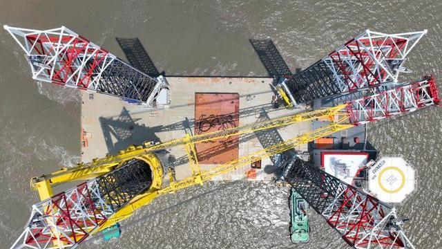 吊高超埃菲尔铁塔!世界首艘三千吨级自升式风电安装船试航 吊高超埃菲尔铁塔!世界首艘三千吨级自升式风电安装船试航