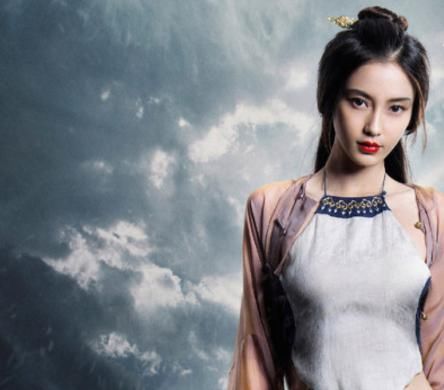 古装戏里的肚兜很难驾驭,丽颖像小家碧玉,看到