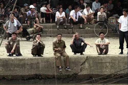 朝鲜到底落后中国多少年?朝鲜姑娘说经济发达