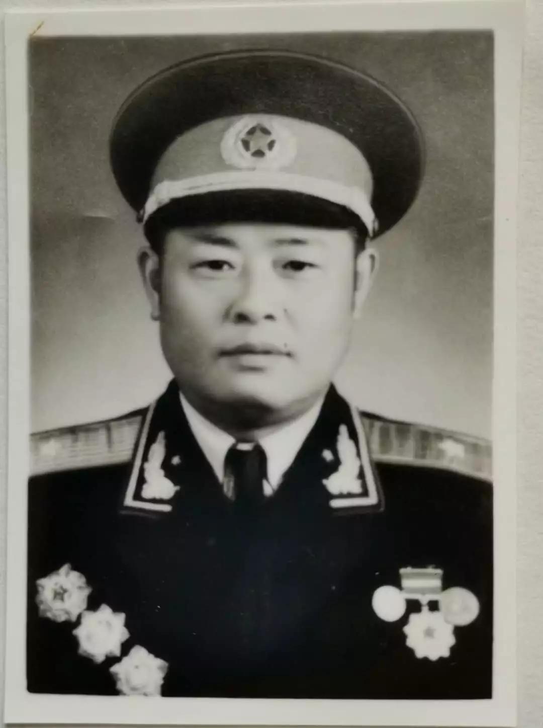 谢振华将军(供图/谢海巢)谢海巢说:我父亲谢振华