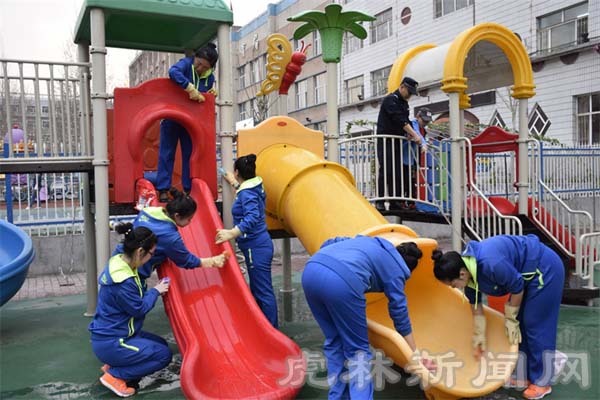 教育中心幼儿园开展户外大型玩具安全隐患排查