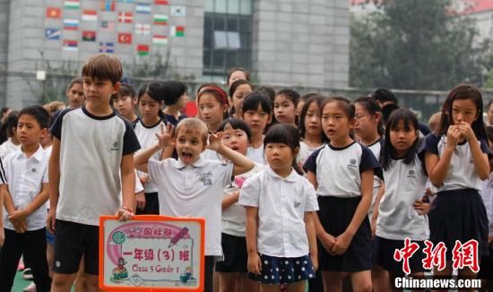 福州200名学子重温传统儒家拜师礼