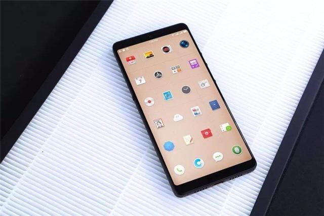 罗永浩宣布坚果pro2特别版1899元,网友9个字