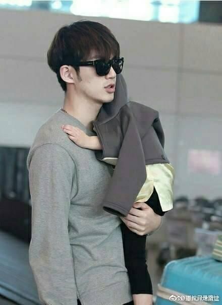 吴尊刘畊宏爸爸代表录《天天向上》,董力阿拉