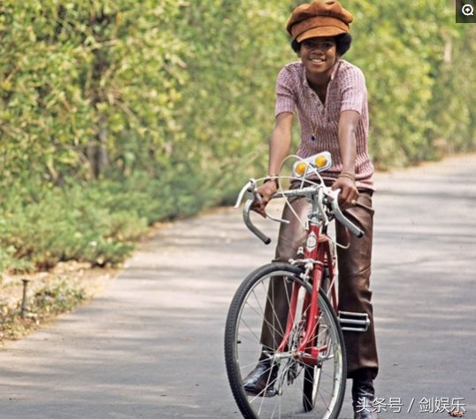 迈克杰克逊未整容前的珍贵照片,还有和家人的