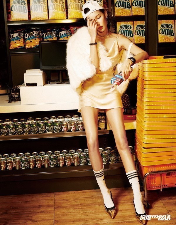 张蓝心摩登健康写真 时尚性感大秀美腿