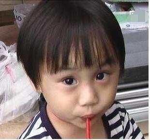 2岁出道,今13岁长胖变样,身体皮肤溃烂,后妈挥