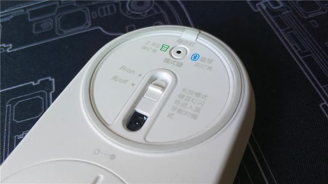 一只漂亮的小耗子小米便携鼠标