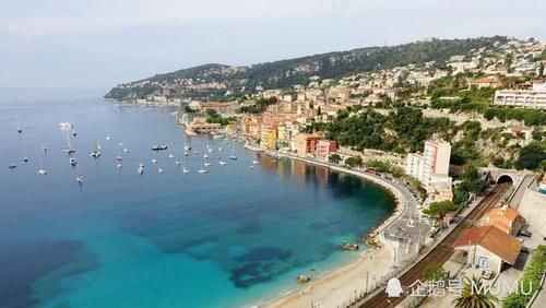 全球人口密度最高的国家,每平方公里住18533