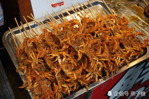 第二种:炸螃蟹,小时候经常吃,几个伙伴到河里捉螃蟹,拿回家炸着吃