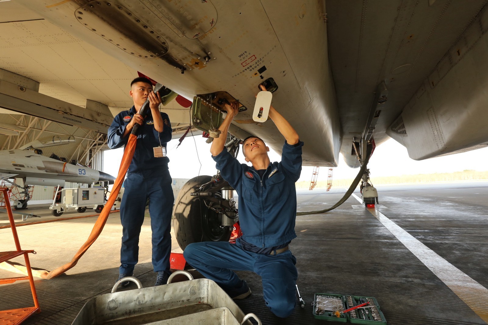 海军航空机务兵图片