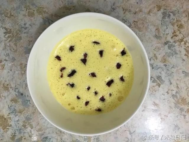 宝宝铺食鸡蛋糕也能蒸出来?简单易消化,还锻炼