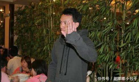 200亿富豪装穷参加同学聚会,饭桌上被人嘲笑,