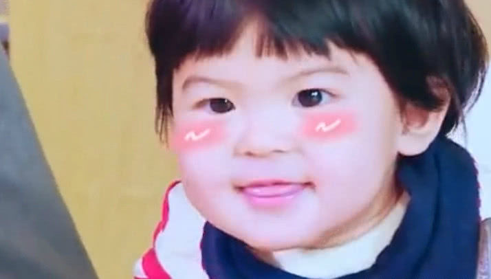 波妞看帅哥花痴害羞状与咘咘如出一辙,修杰楷