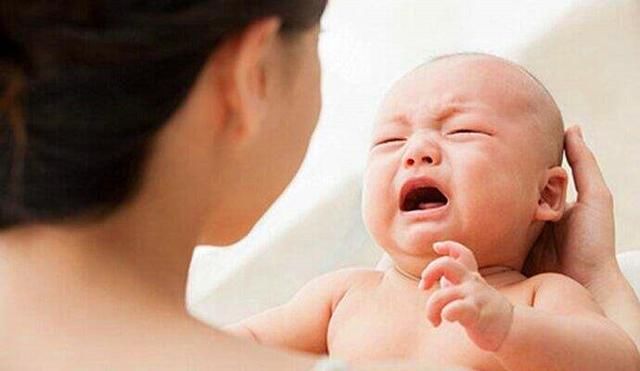宝宝睡觉总是惊醒大哭?爸妈知道这5个原因,心