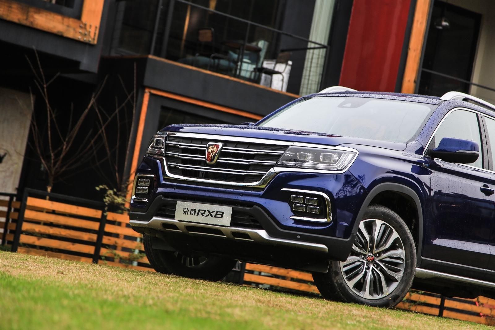 4月11日,上汽荣威专门针对即将上市的"全领域大7座豪华suv"荣威rx8的