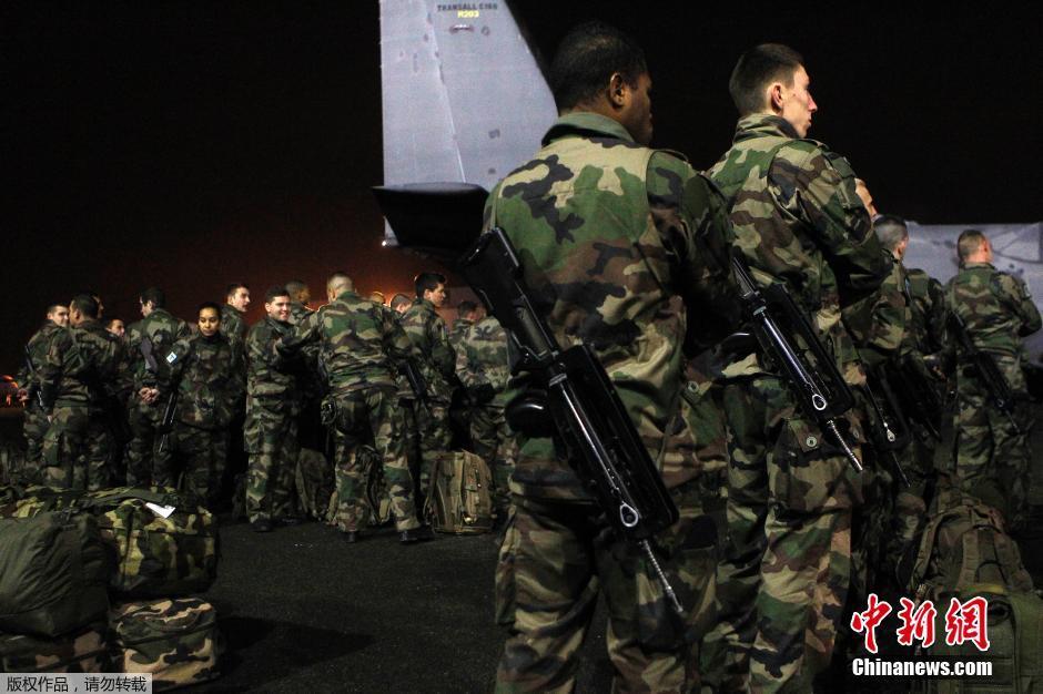 在法国军队中有一支专业救灾部队，这支部队不担负作战任务，主要执行国内外的重大抢险救灾任务。它配备有直升机和各种工程车等先进的救灾装备，平时进行高强度的救灾专业训练。