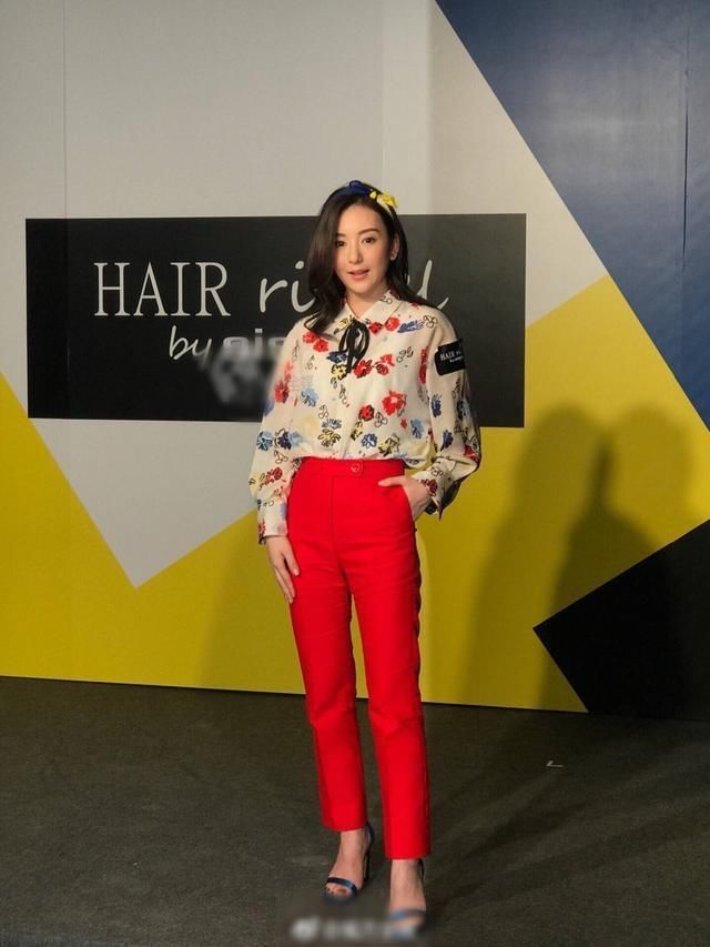 方媛产后首次亮相少女范儿十足,大方承认郭富