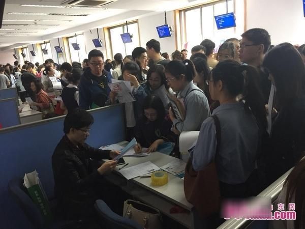 济南举办2018高校毕业生招聘会 6000余人前来