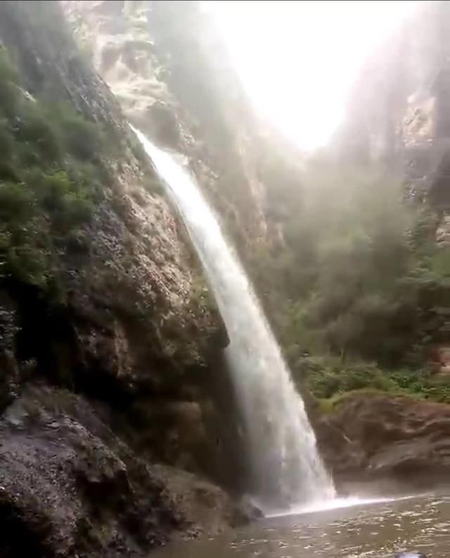 葫芦岛建昌龙潭大峡谷,美丽的瀑布清静的河水