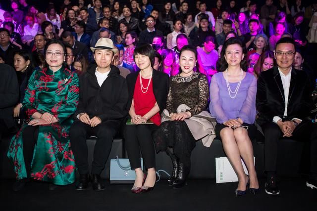 真爱无边绣梦如画 依文集团&承兴国际联手打