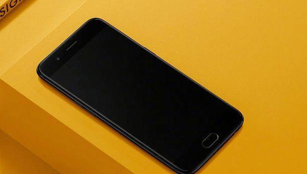 手机掉到水里第一时间怎么处理?很多人都做错