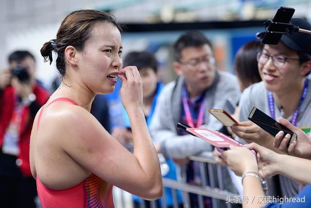 傅园慧得第八仍是媒体焦点 搞怪表情丰富没她