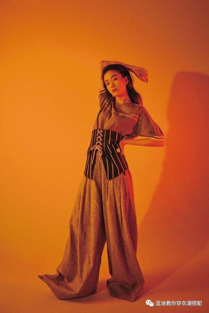 张雪迎,李宇春,杨幂一袭白色吊带裙风情万种,大