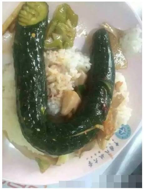 有一种传说中的菜系,叫做大学食堂