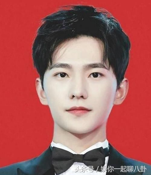 6位男星证件照,王源清秀,鹿晗帅气,网友:杨洋很