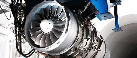 由于航空发动机技术的落后和巨大差距,中国自行研制的军用和民用飞机