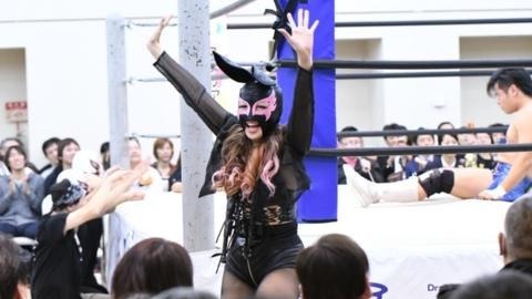 日本女子办职业摔跤赛 男女选手可同台竞技