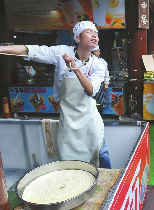 成都妖娆拉面哥:我不是妖冶的神男子(图)