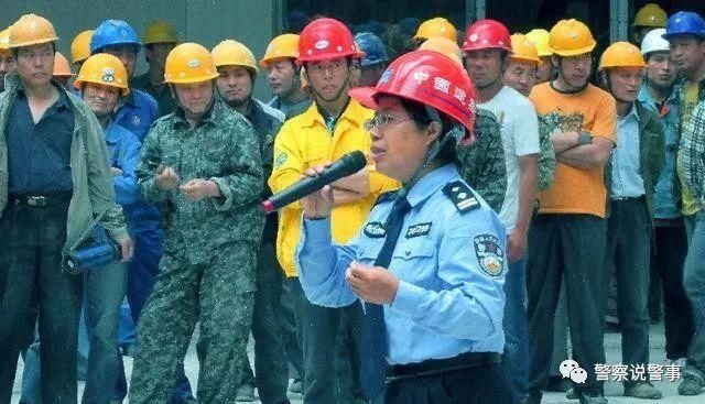 英语八级硕士女片警建了个 微信群,然后,意想不