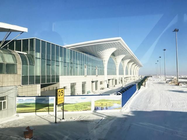 中国边境有个最美机场,离市区仅几公里,出门踏