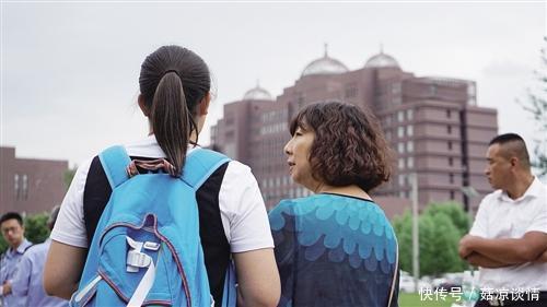 婚后老婆保管工资卡,弟弟娶亲问我借彩礼钱,查