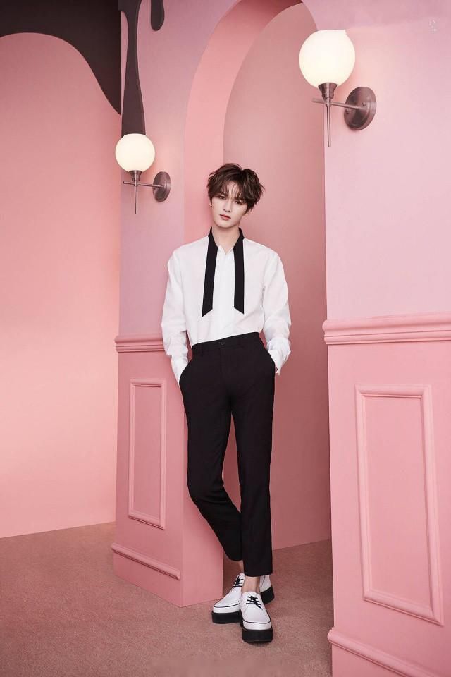 百分九少年最新画报,暴露身材短板,9个人里4个