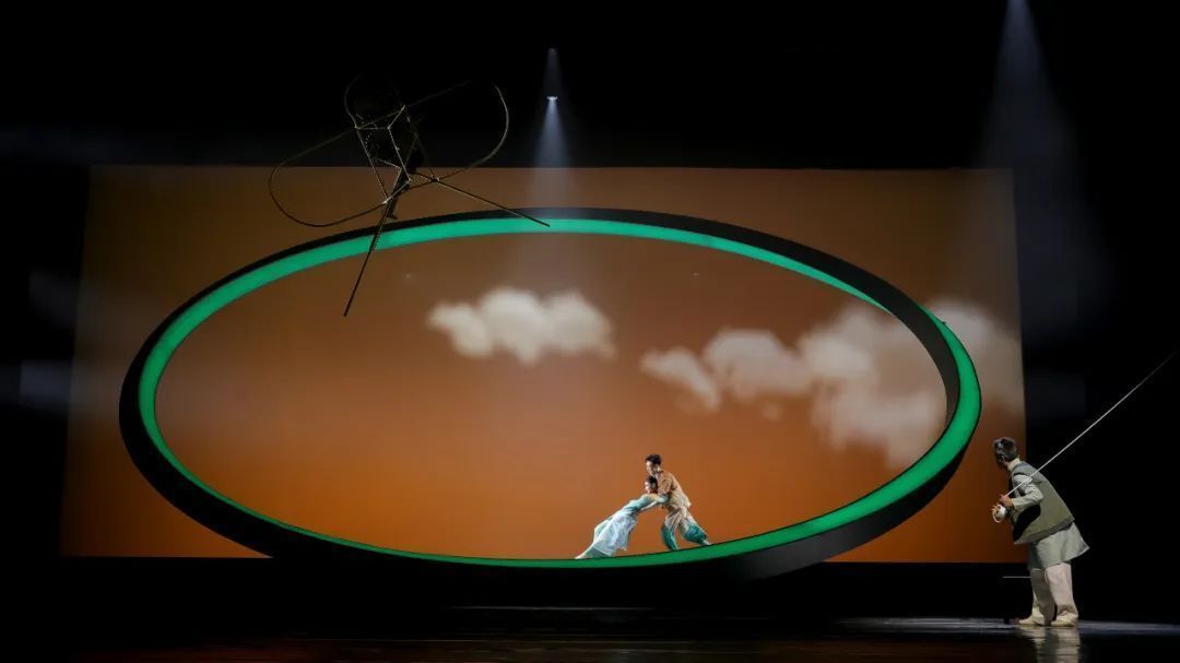 大戏看北京｜在莫比乌斯环下震撼起舞 《柒》美轮美奂