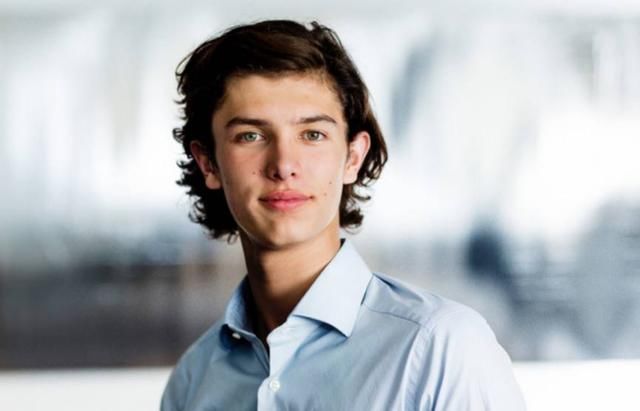 港产王妃文雅丽的儿子都18岁了 混血王子成欧